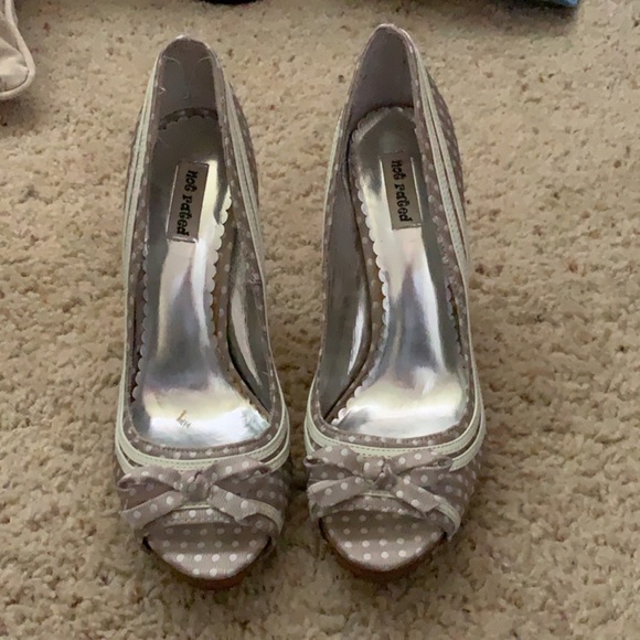 Pump peep toe shoes. - Picture 2 of 2